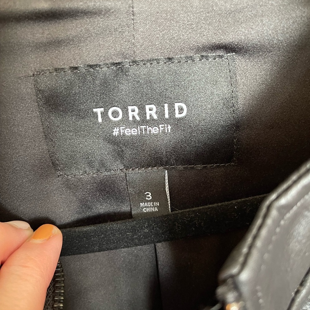 EUC Torrid Faux Leather Collarless Moto Jacket Women
+Size 3. Deep Black. - Picture 7 of 8